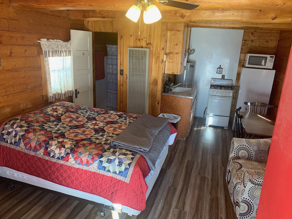 Romantic Cabin, 1 Bedroom, Kitchen, Mountain View photo 1
