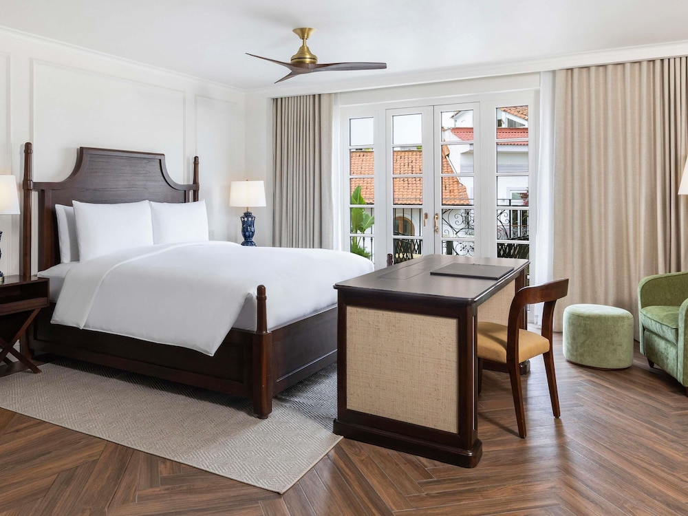 MAGNIFIQUE 2 FULL BED  PLAZA VIEW