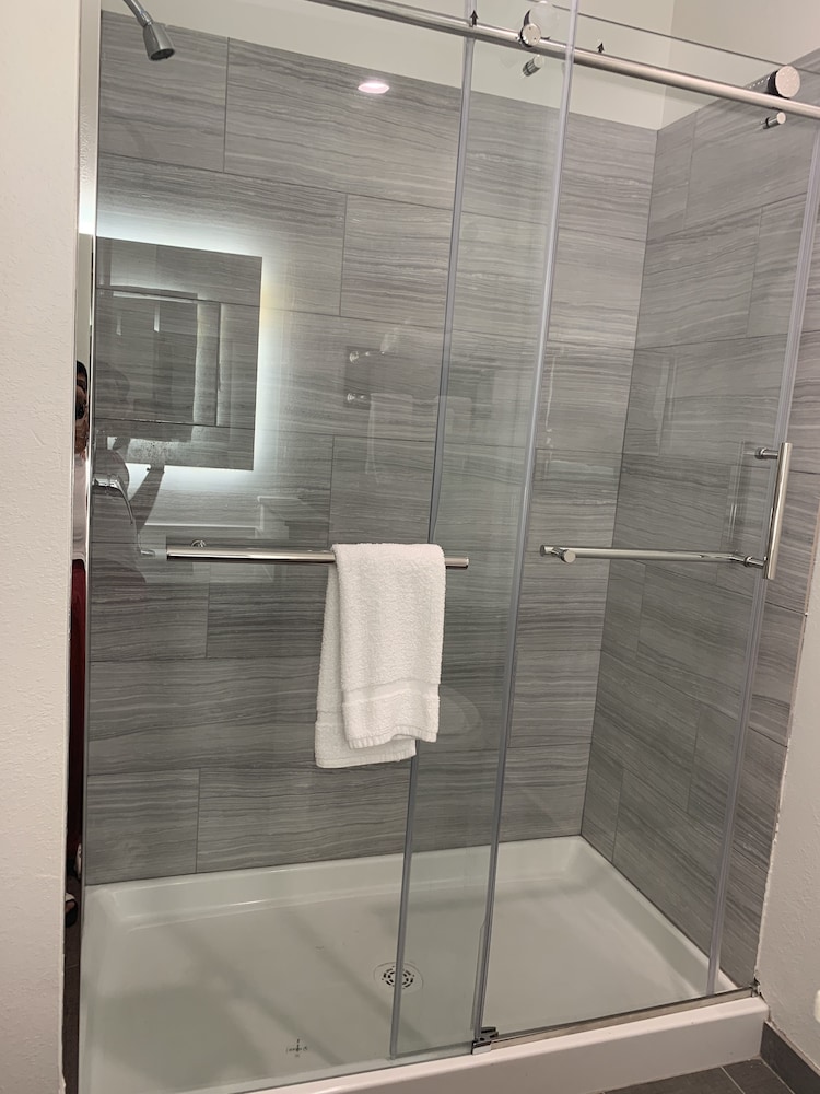 Deluxe Single Room, 2 Queen Beds, Non Smoking