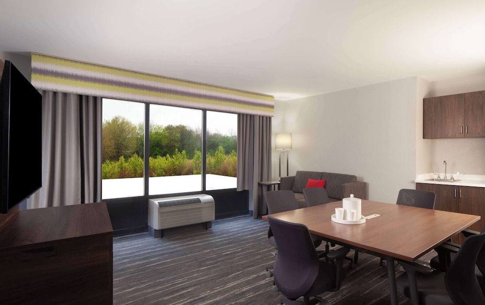 Executive Suite, 1 King Bed, Non Smoking photo 1