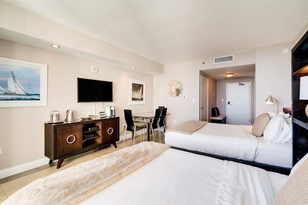 Luxury Studio, 2 Queen Beds, Kitchenette, Ocean View (0 Bedroom) photo 3