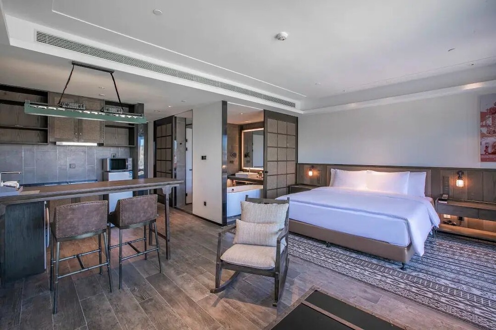 Lake View Family Suite