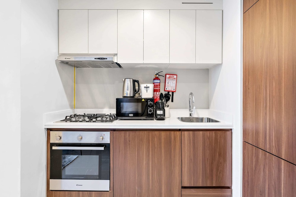 Vera Residences 2517 photo 3