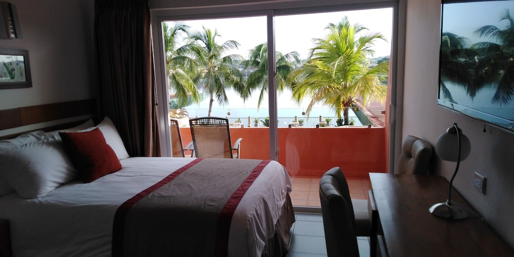 Deluxe Double Room Single Use, 1 Bedroom - Photo 2