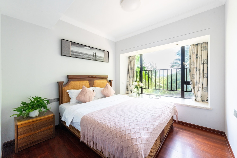 Suite, Balcony, Garden View photo 3