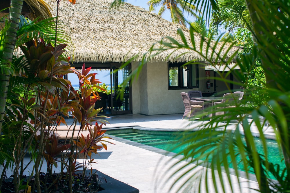 Ultimate Beachfront Villa, 1 Bedroom photo 3