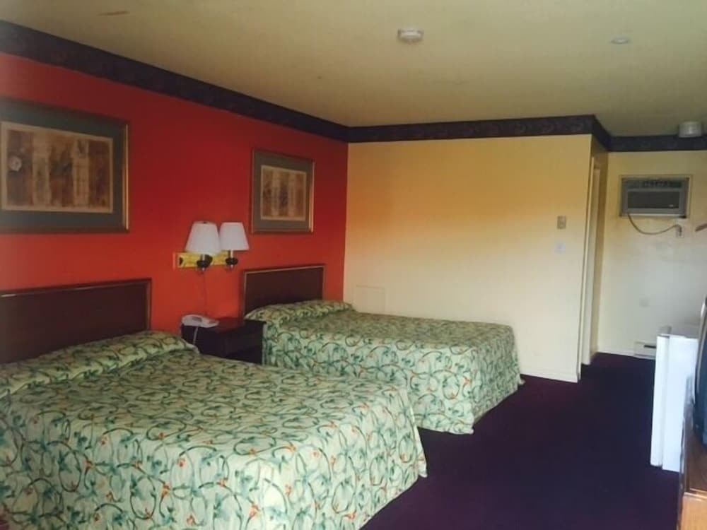 Room, 2 Double Beds photo 2