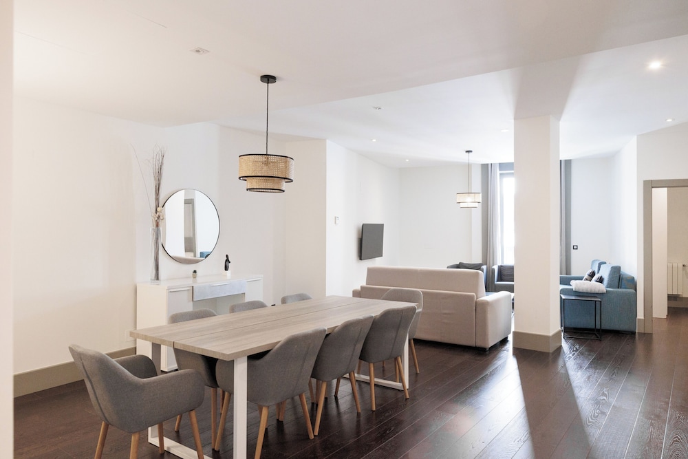 Deluxe Apartment, 3 Bedrooms, City View