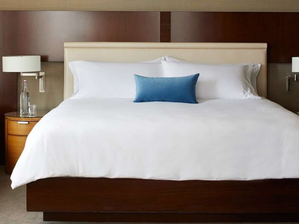Suite, 1 King Bed, Balcony