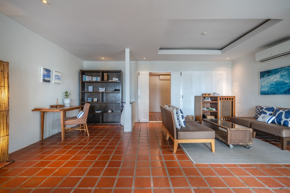 2BR Chaba Beachfront Villa - Photo 4