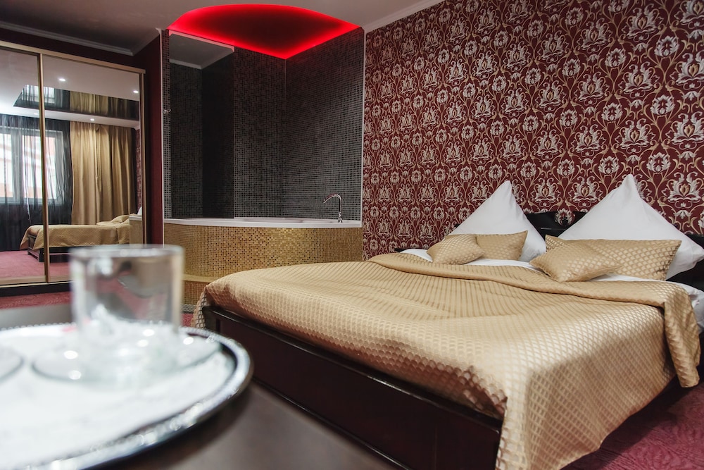 Deluxe Double Room (Dark)