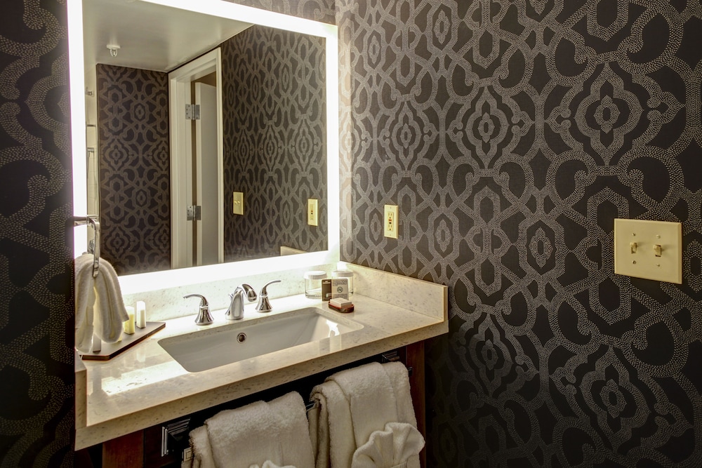 Suite - Photo 6