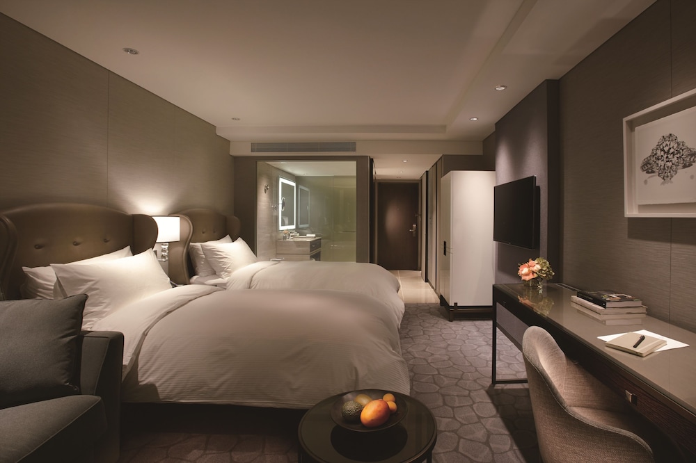 Deluxe Double Room, City View (Annex Building) - Photo 1