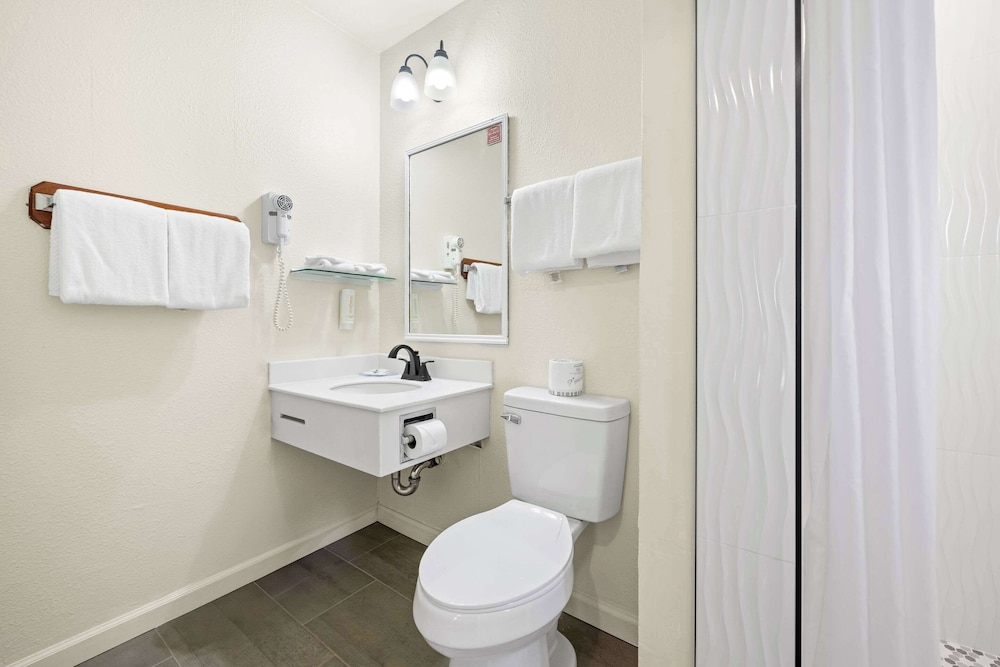 Room, 2 Double Beds, Non Smoking (Efficiency) - Photo 4