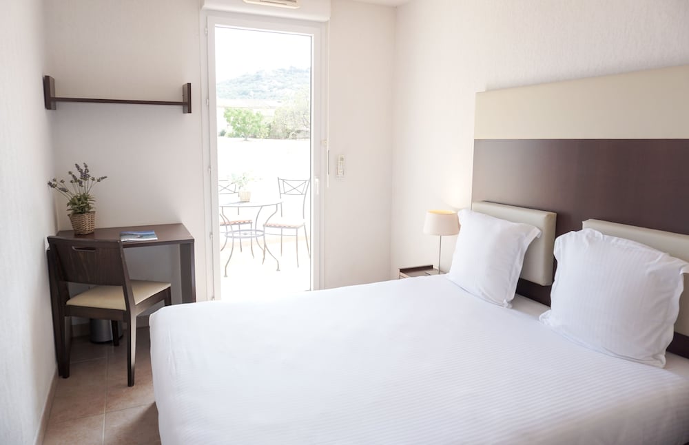 Standard Room, 1 Double Bed with Sofa bed, Non Smoking - Photo 2