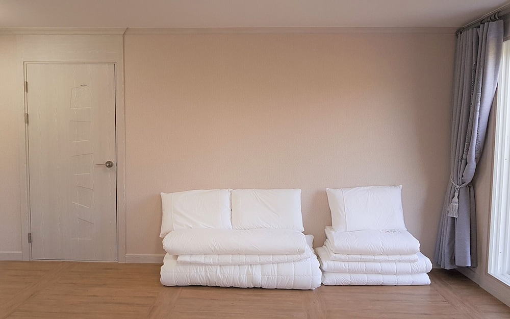 Room (Full of Sunshine Room) - Photo 5