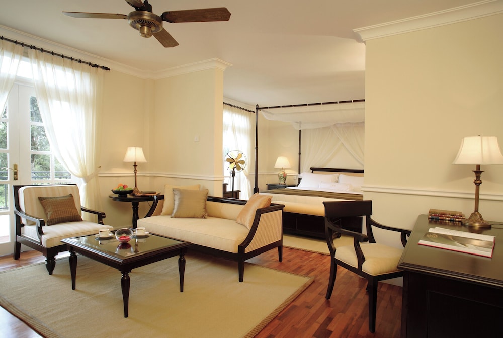 Junior Suite, Bathtub (with balcony)