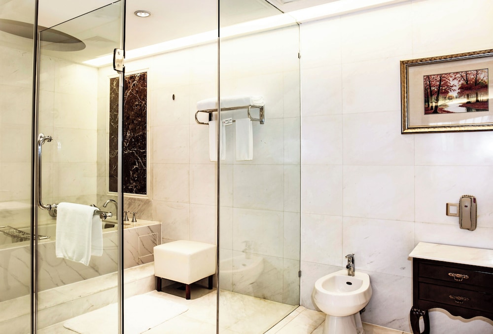 Suite, 2 Bedrooms, Accessible, Club Lounge Access - Photo 4