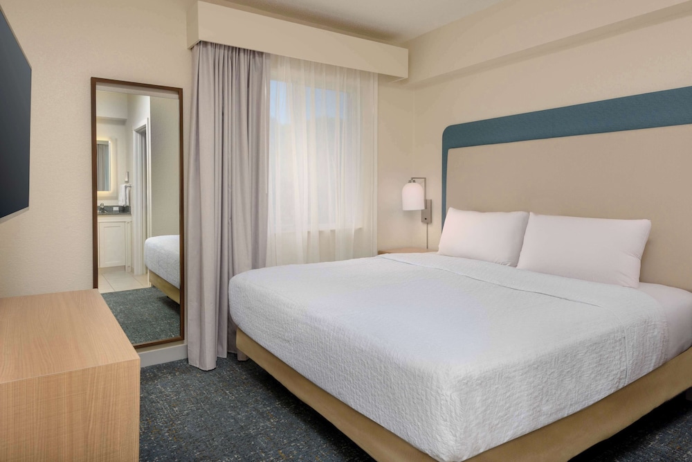 Suite, 1 King Bed - Photo 2