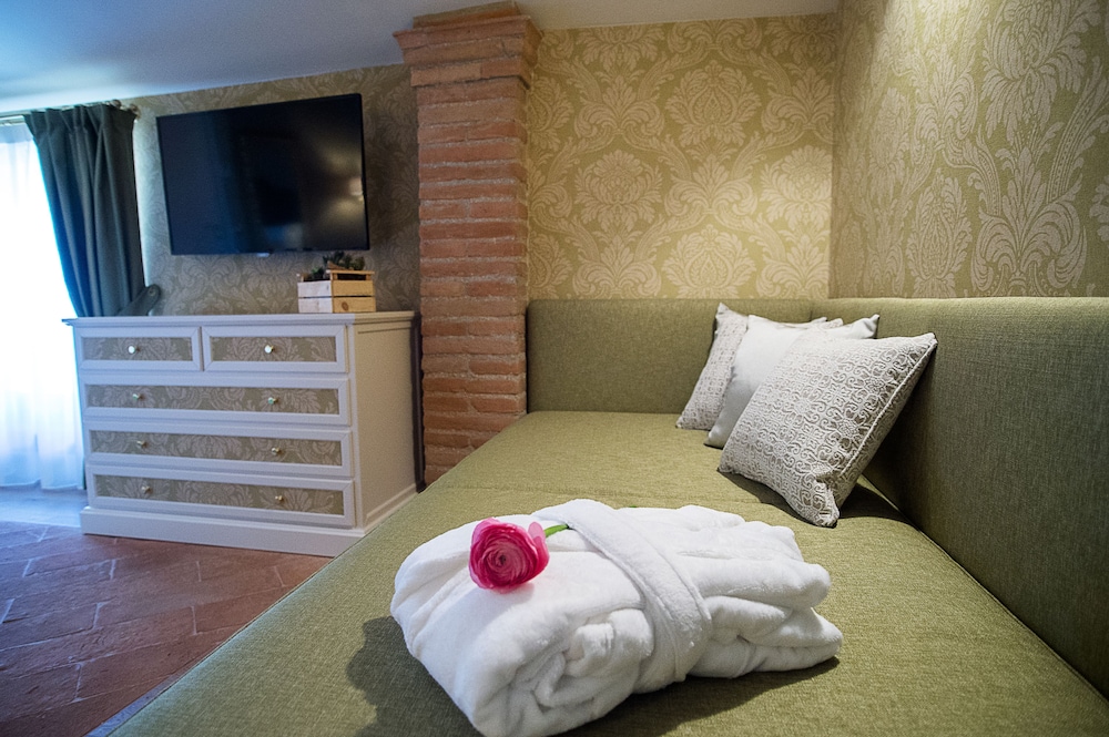 Superior Triple Room, 1 King Bed with Sofa bed, Valley View photo 3