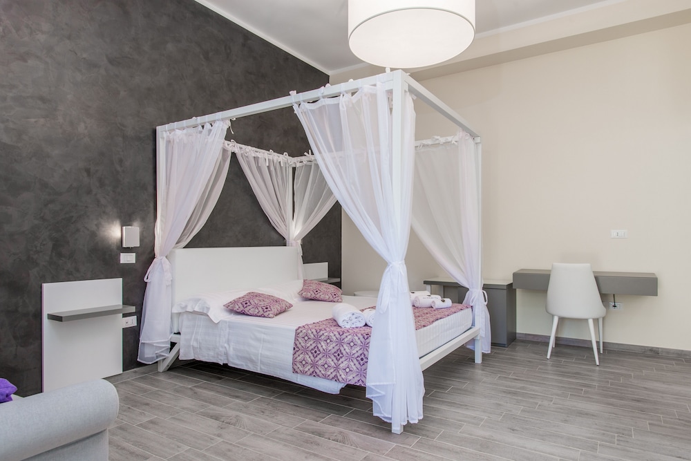 Exclusive Suite, 1 King Bed with Sofa bed, Courtyard View photo 1