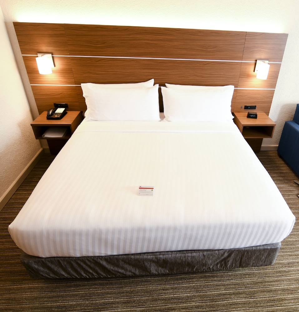 Standard Room, 1 King Bed - Photo 6