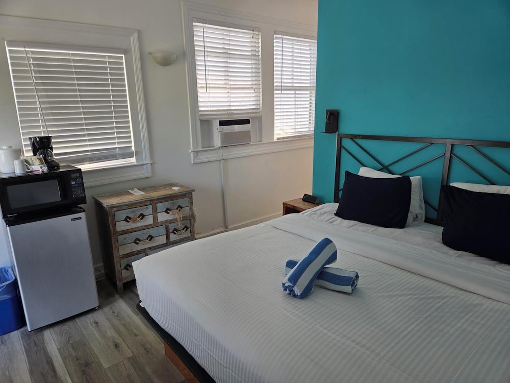 Standard Room 1 King Bed at Wicker House, 913 Duval Street photo 2