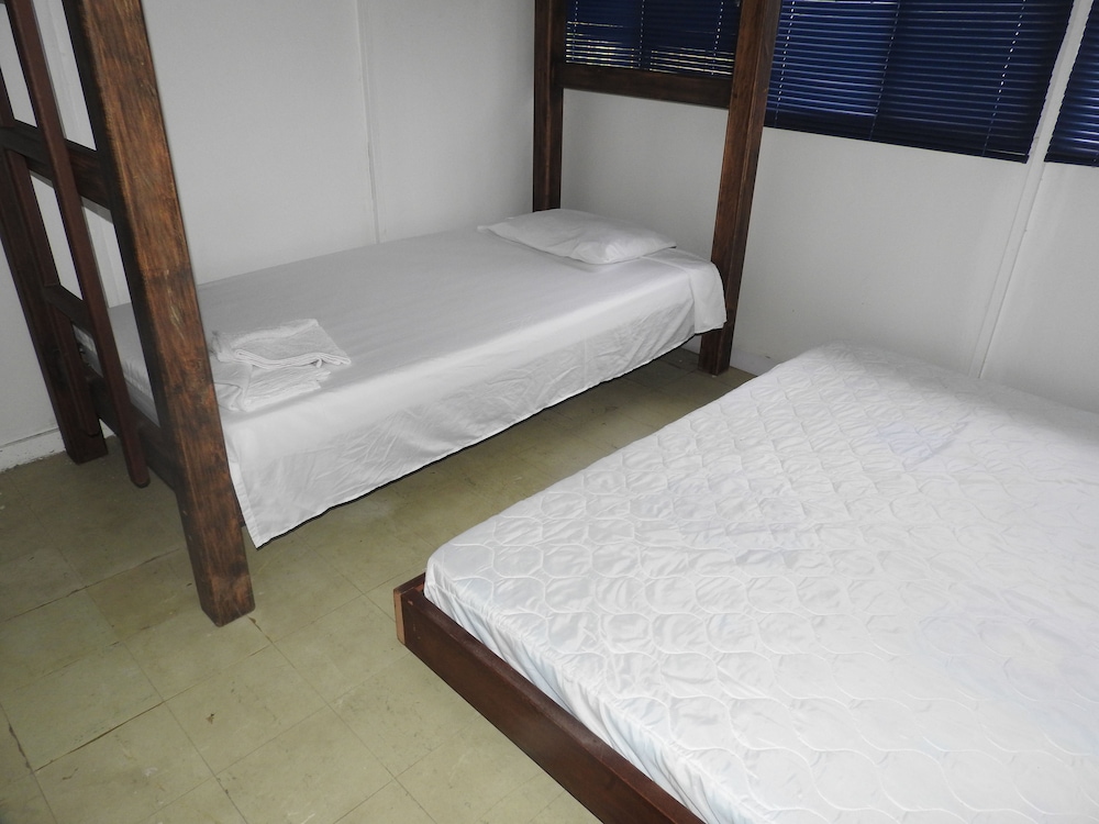 Basic Triple Room, 3 Twin Beds, Kitchenette, Garden View photo 2