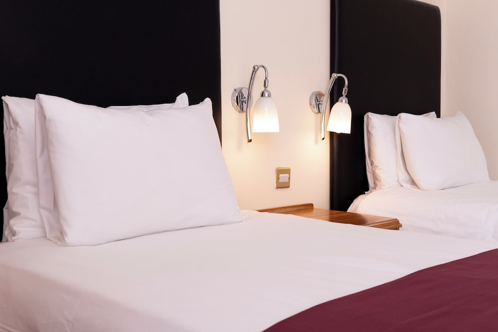 Twin Room - Photo 11