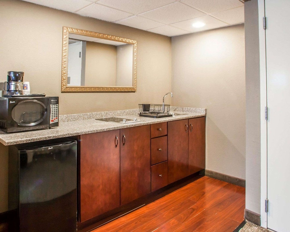 Suite, 2 Queen Beds, Non Smoking - Photo 7