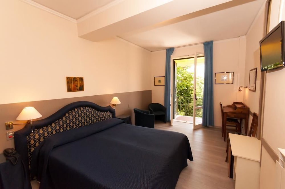 Deluxe Double Room, Balcony, Garden View photo 2
