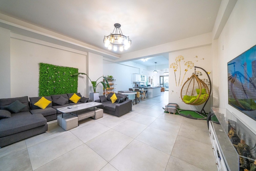 Luxury Room, 4 Bedrooms, Non Smoking, Partial Ocean View photo 1