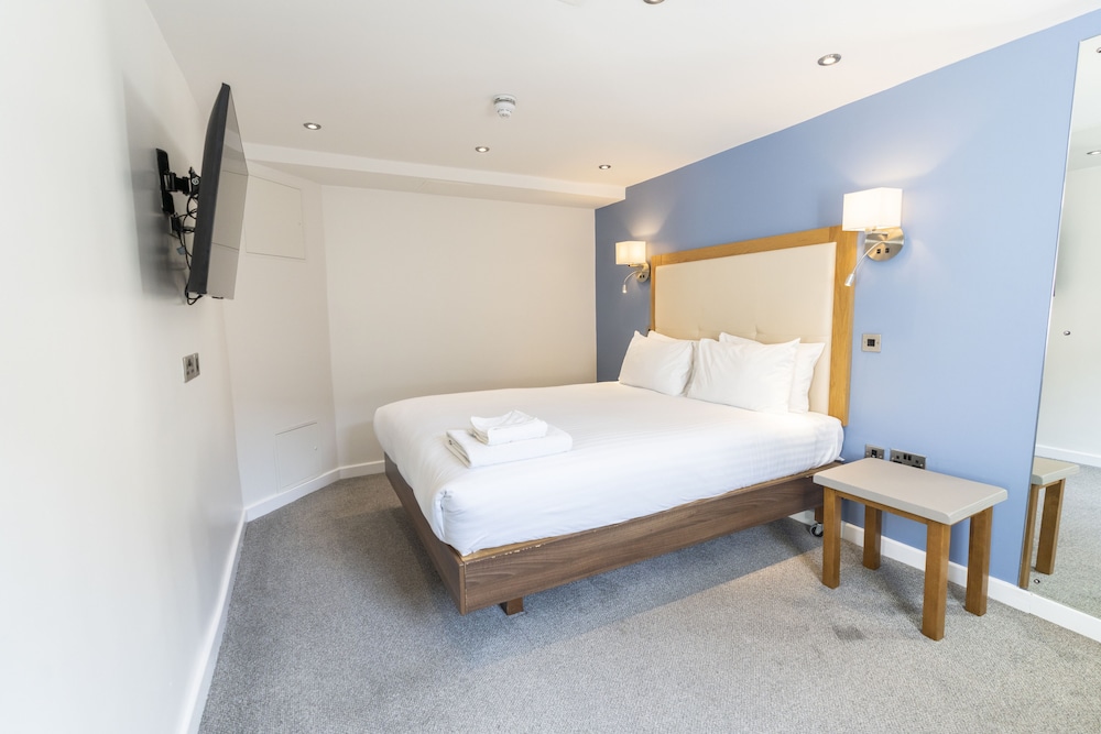 Deluxe Room, 1 King Bed photo 2