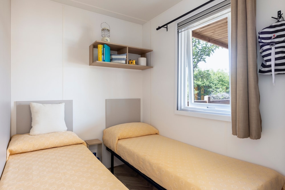 Mobile Home photo 1