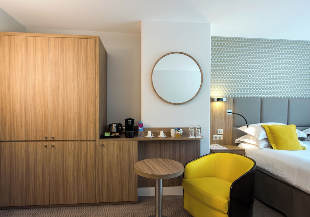 Junior Suite, 1 King Bed thumbnail 6