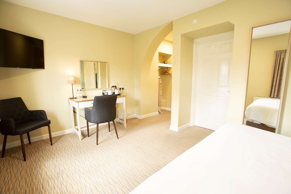Standard Room, 1 King Bed, Accessible (Walk-in Shower) - Photo 1