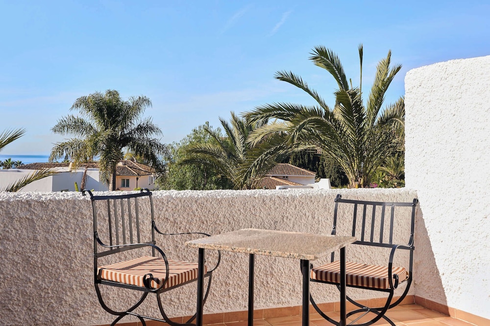 Suite, 2 Bedrooms, Terrace - Photo 4