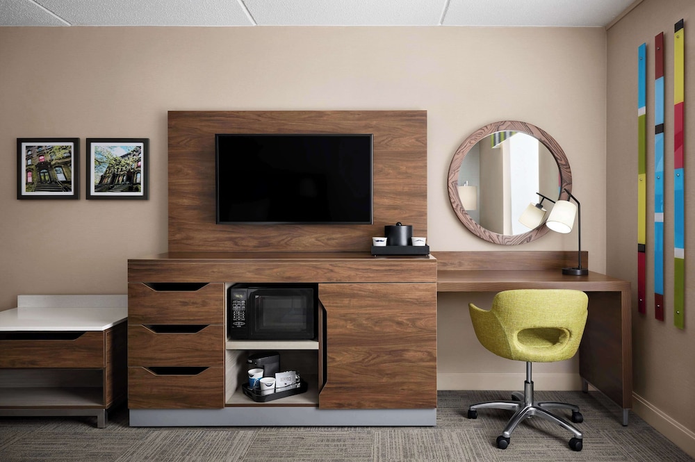 Room, 1 King Bed, Accessible, Bathtub - Photo 3