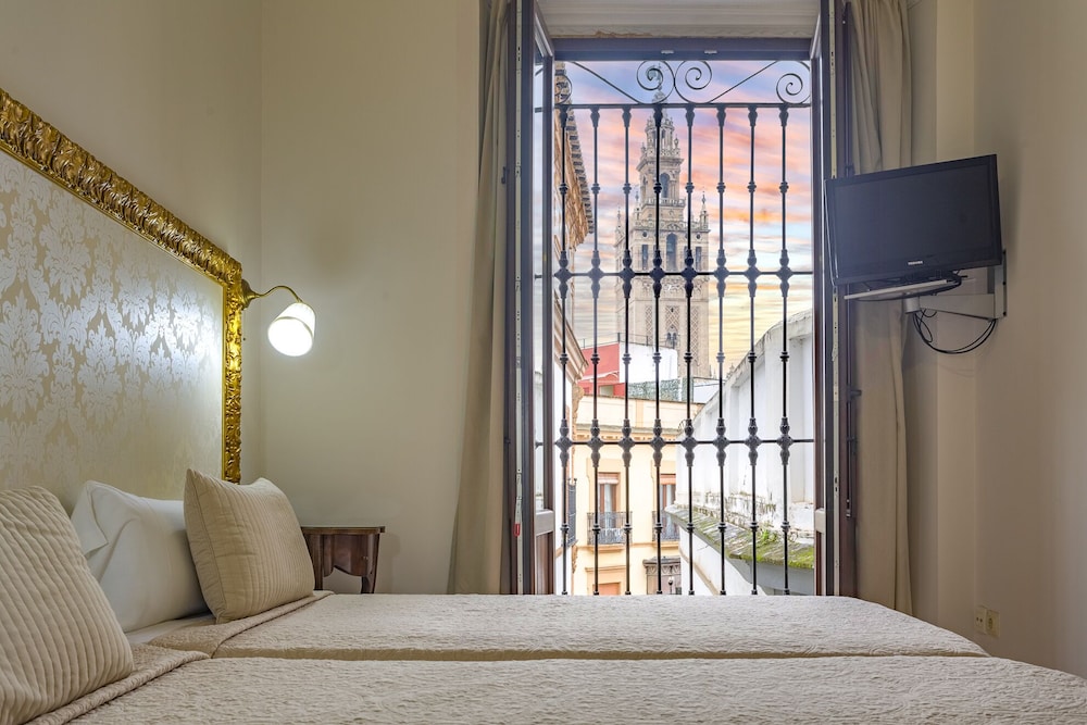 Double Room, City View - Photo 4