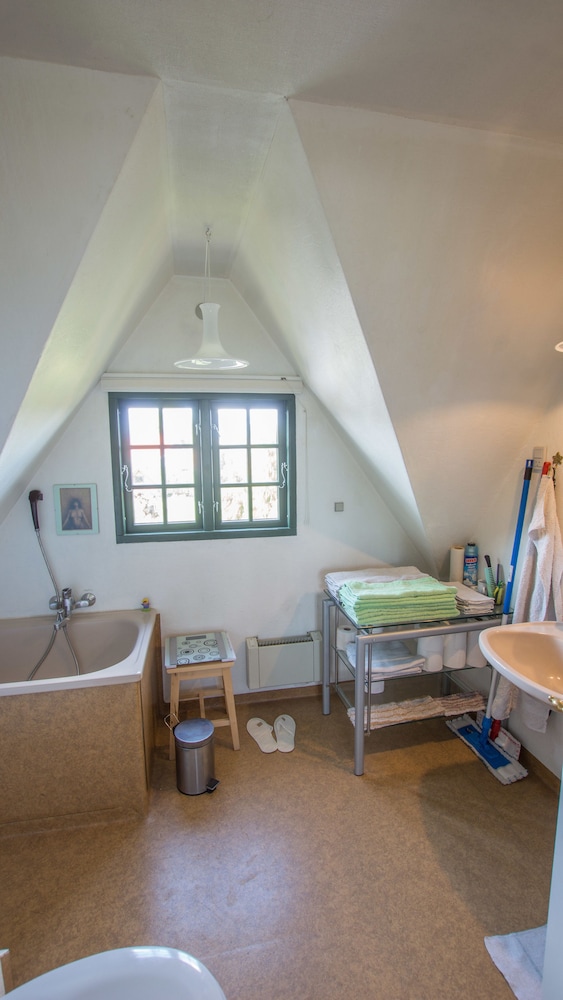 Economy Quadruple Room, 1 Bedroom, Non Smoking (Nr. 2) photo 3