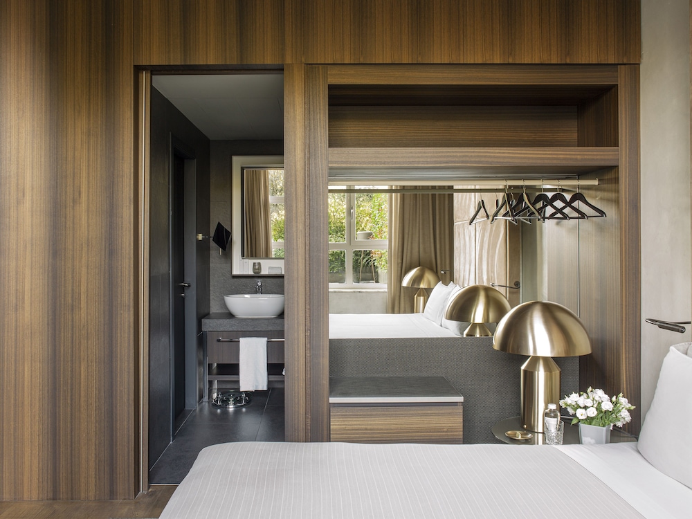 2 Bedrooms Beyond ME + Suite with Terrace