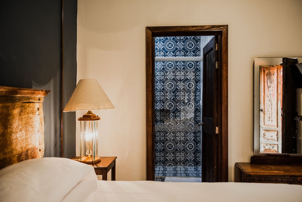 Traditional Room, 1 Queen Bed, Non Smoking, Courtyard View photo 2