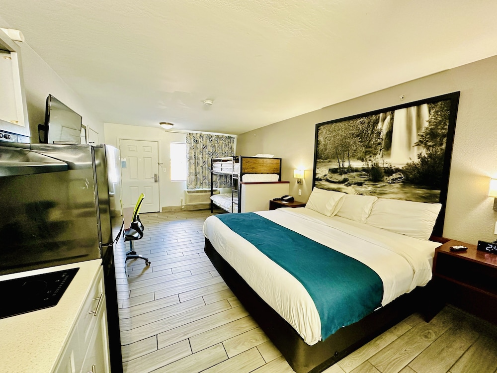 Standard Room, Multiple Beds, Non Smoking, Kitchenette