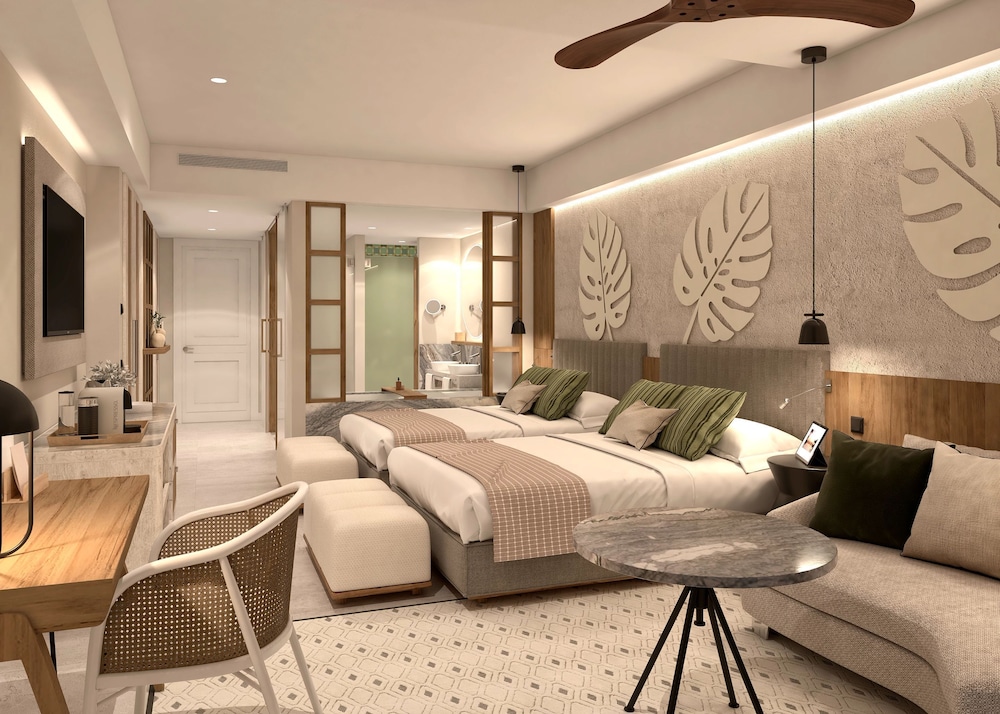 Junior Suite Swimout - DBL - Photo 1