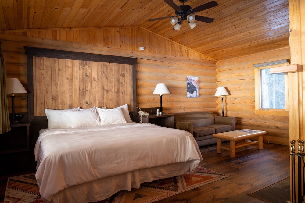 Deluxe One Room Cabin w/ Fireplace - Photo 1