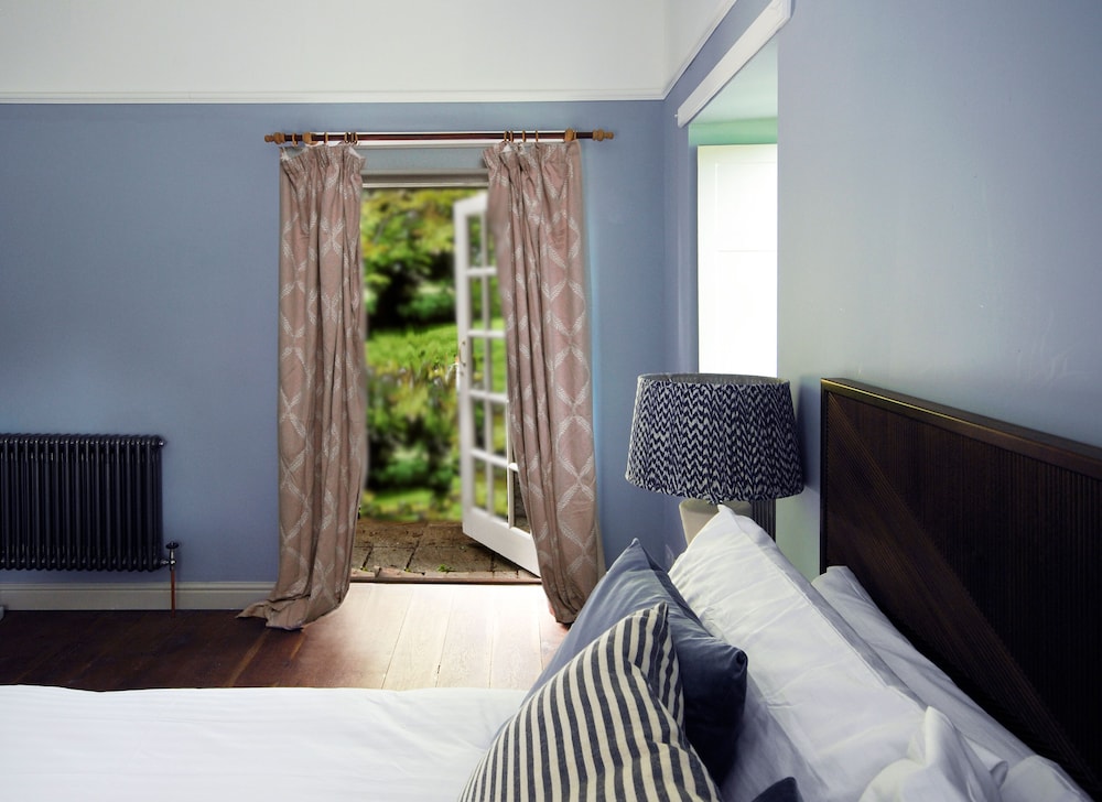 Deluxe House photo 2
