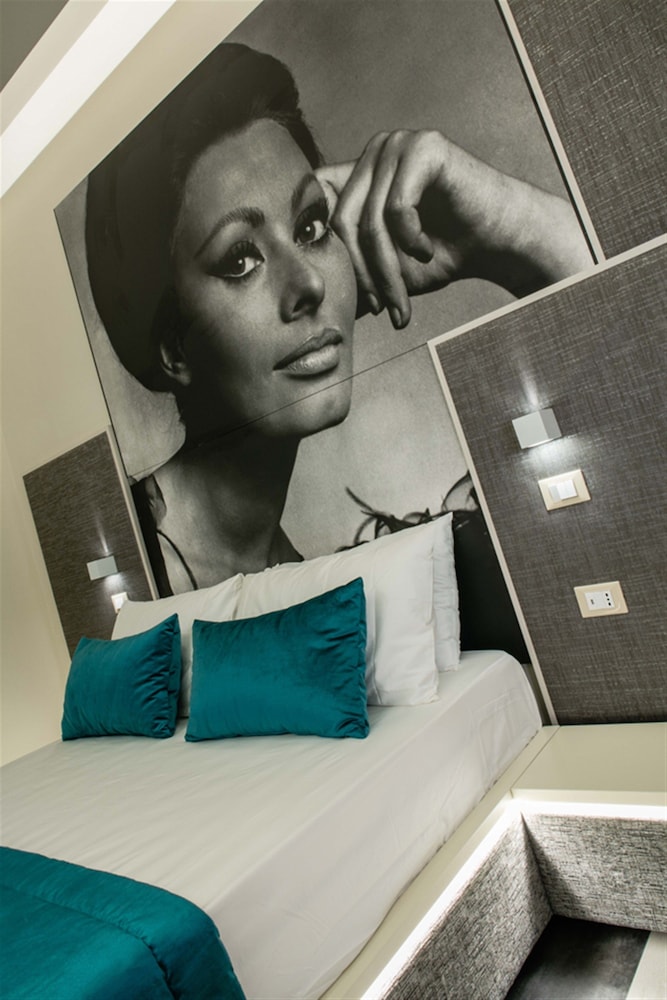 Superior Double Room, 1 Queen Bed with Sofa bed photo 2