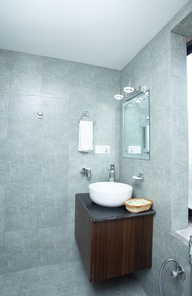 Deluxe Double Or Twin Room - Photo 21
