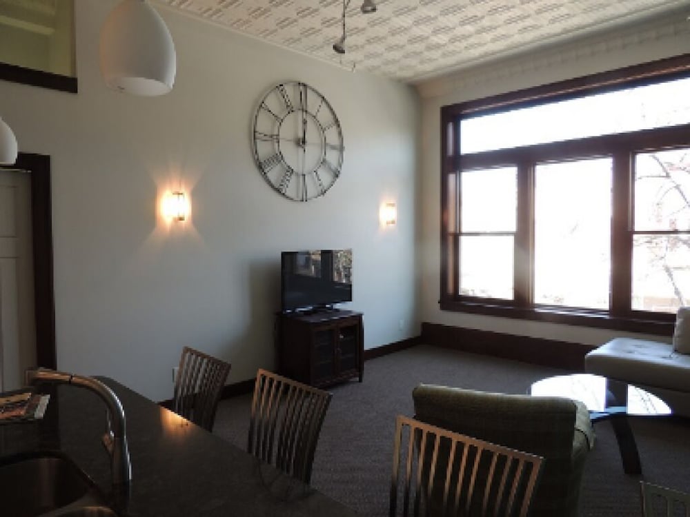Luxury Suite, Private Bathroom (The Erie) photo 2