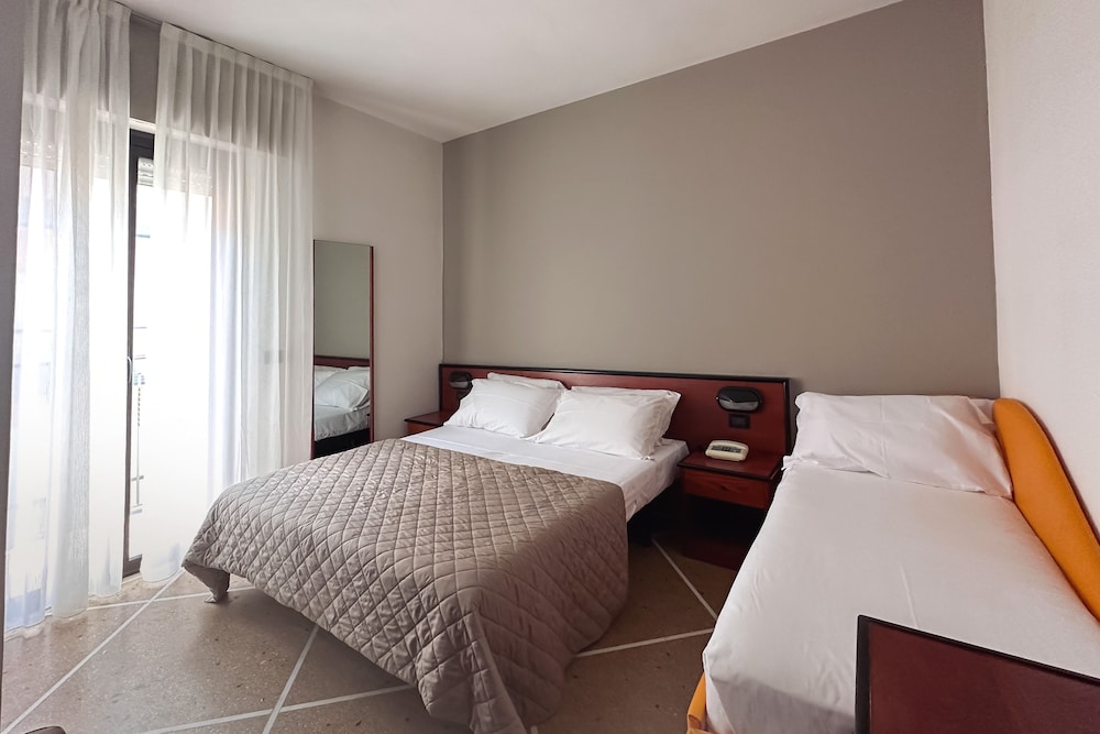 Standard Triple Room - Photo 1